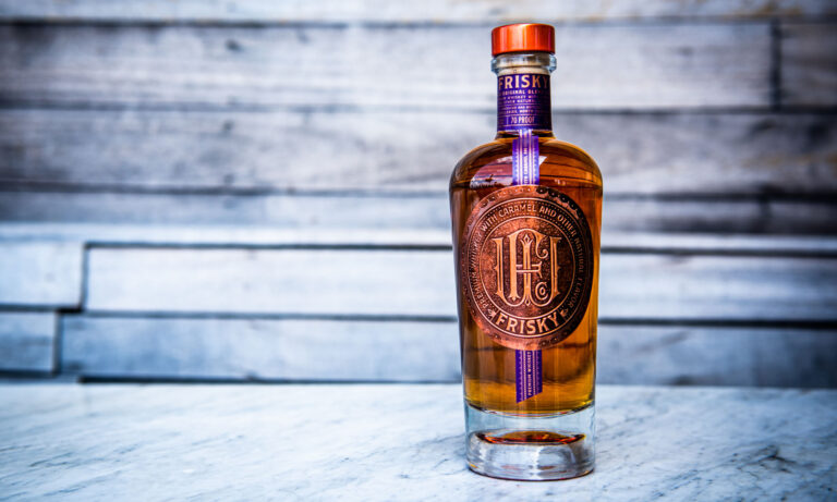 Klausiame Nicole Young apie Frisky Whisky