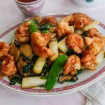 Chow Har Kew (maišytos traškios krevetės su daržovėmis)