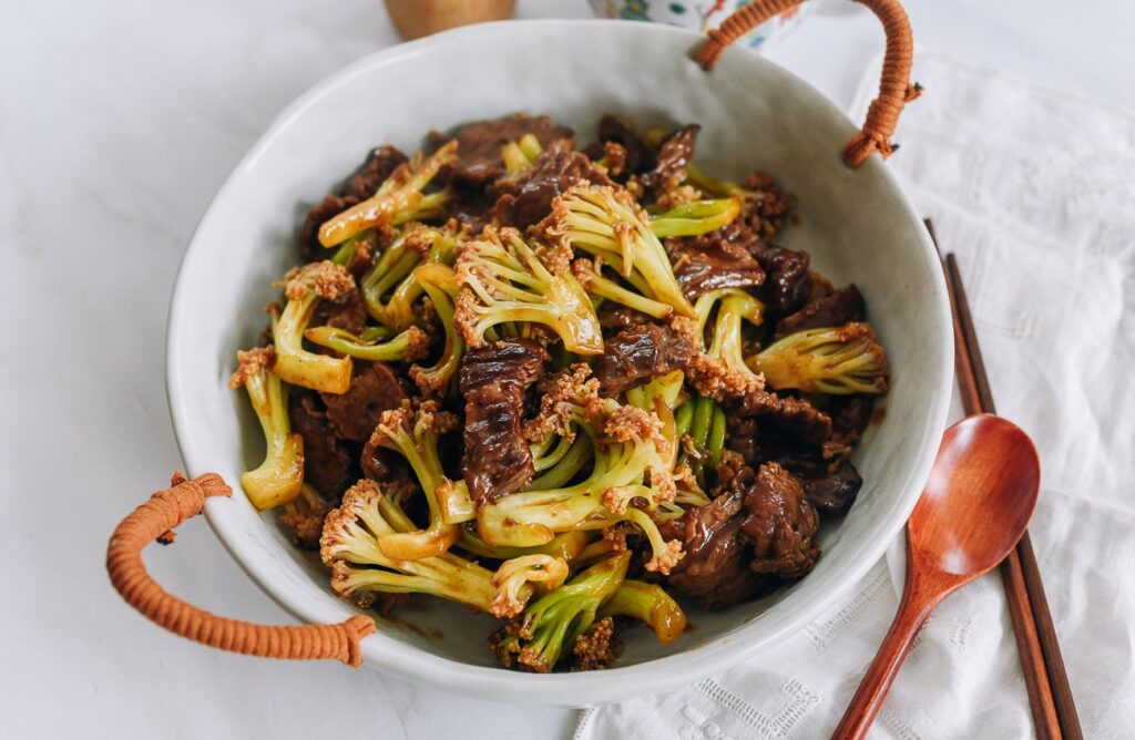 Kepti žiediniai kopūstai su jautiena – gyvenimo vorai